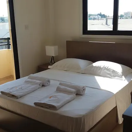 202 Mandritis Court Апартаменты *