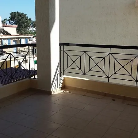 202 Mandritis Court Апартаменты *