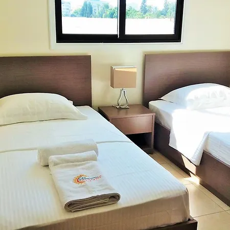 Апартаменты 202 Mandritis Court *