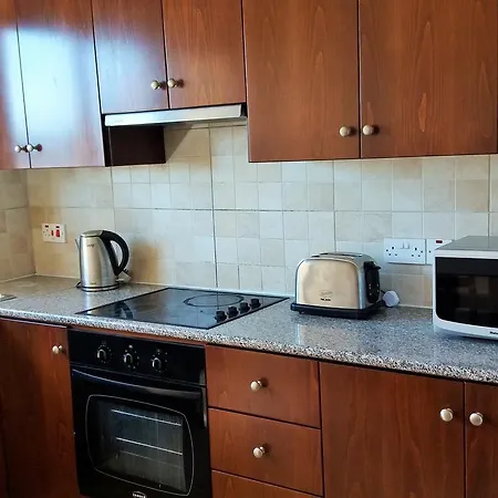 202 Mandritis Court * Ларнака