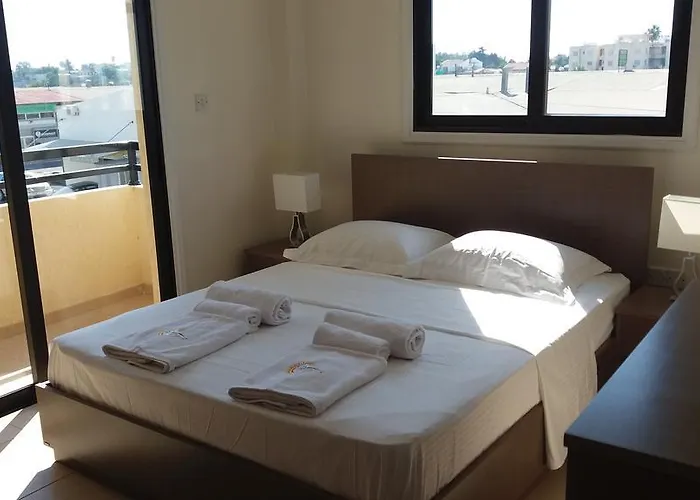 202 Mandritis Court Apartmán *