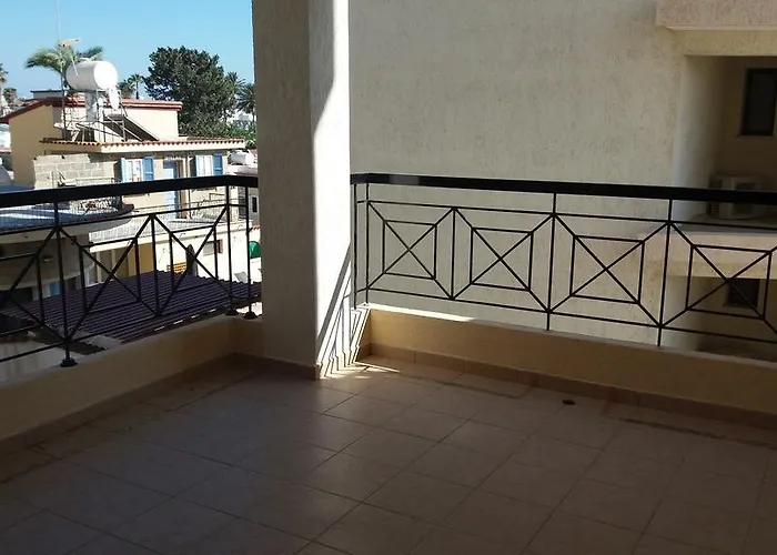 202 Mandritis Court Lägenhet *