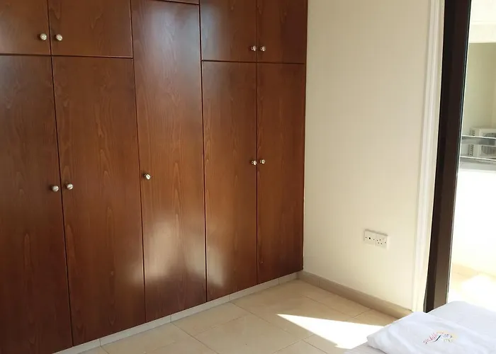 202 Mandritis Court Apartmán *